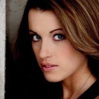 Sarah Huggins's Instagram, Twitter & Facebook