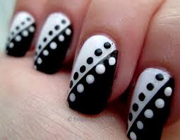 Black And White Nail Art Design 22 Diy Minimalist Monochrome Manicures Simple Nail Art Designs Nail Art For Beginners White Nail Art