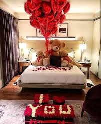 We celebrate this day in many ways, like gifting rose bouquets, chocolates, cards, precious gifts. 40 Amazing Valentine Apartment Decor Ideas 40 Amazing Valentine Apartment Decor Ideas Valentine Bedroom Decor Romantic Bedroom Decor Valentines Bedroom