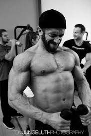 Ein trainierter unterarmmuskel erleichtert zum beispiel das tragen schwerer lasten, stabilisiert unsere handgelenke und sieht außerdem gut aus. Unterarmtraining Zum Muskelaufbau Top 5 Ubungen