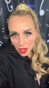 When you get a cheeky sod at a gig! 💋😉 , #madonna #madonnatribute  #madonnatributeact #madonnatributeartist #madonnalikeaprayer #giglife  #whensomeoneinsultsyouonagig