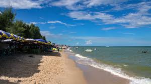 Camel republic is located 20 minutes from hua hin on phetchakasem road at km187 across from santorini plearnwan, hua hin. Cha Am Sehenswurdigkeiten Und Strande