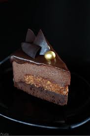 Miracle Au Chocolat Gateau Mousse Au Chocolat Aux Pralines Aux Amandes Desserts Chocolate Desserts Chocolate Mousse Cake