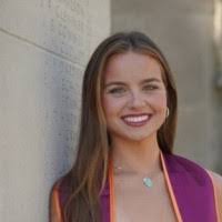 Tess Benson's Instagram, Twitter & Facebook