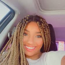 Neveah Lightfoot (@neveahjanae)