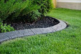 Concrete Edging Garden Edging For A Knockout Lawn In 11 Practical Ways Landscape Curbing Concrete Garden Edging Concrete Landscape Edging