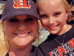 Well we came and we conquered sandy land acres haunted hayride. It was such  a great night to start off Halloween season.🧡🖤 I'm so glad we get to  spend it with both