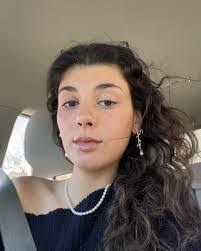 Eliza Greer's Instagram, Twitter & Facebook