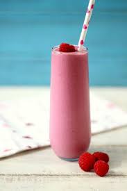 Eine Smoothie Vitaminbombe Mit Himbeeren Und Milch Smoothie Rezepte Smoothie Rezepte Mit Joghurt Kalorienarme Smoothies