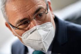 Queiroga es el cuarto ministro de salud que tiene brasil desde que comenzó hace algo más de un año la pandemia. Em Cerimonia Discreta Marcelo Queiroga Toma Posse Como Ministro Da Saude Jovem Pan