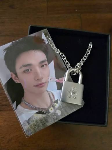 Como Comprar El Collar Que Hizo Hyunjin De Candado | TikTok