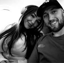 Hi guys 🥰 I just noticed my cocker crunching