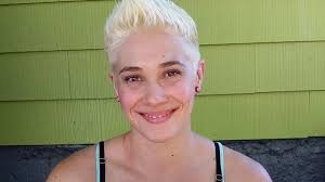 Erin Moreira's Instagram, Twitter & Facebook