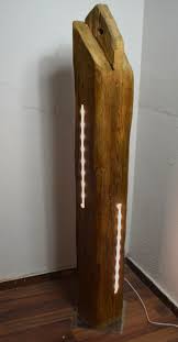 Trouvez les meilleures idées & inspirations pour votre maison grâce à nos experts.tischlampe aus 2 alten holzbalken par meister lampe | homify. Holzbalken Mit Led Stripse Modell Xviii Stehlampe Holz Altholz Holz