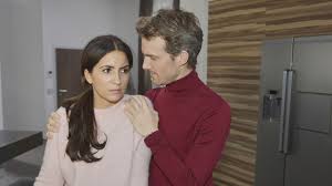 Hi, it's us, schrieb die mimin zu einem foto, auf dem sie ihre babykugel. Chryssanthi Kavazi Das Passiert Mit Gzsz Laura Weber 2019 Promiflash De