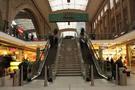 In the 1970s, leipzig central station was an unfulfilled promise to the world. Hauptbahnhof Leipzig Kopfbahnhof Einkaufszentrum