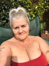 Sharon Woolridge (@TattooedAmputee)