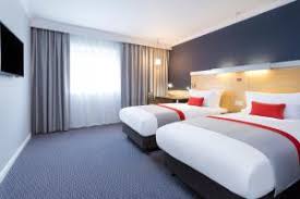 Breakfast and wifi are free, and this hotel also features a bar. Holiday Inn Express Earls Court London Best Price Guarantee Mobile Bookings Live Chat