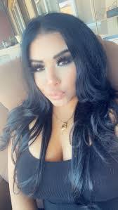 Caitlin Knauss's Instagram, Twitter & Facebook