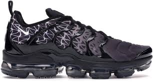 Black And White Vapormax Plus Nike Air Vapormax Plus Geometric Black White In 2020 Nike Air Vapormax Black And White Shoes Nike