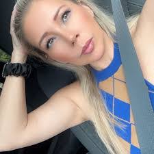 Adriana Ochoa's Instagram, Twitter & Facebook