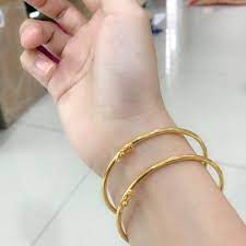 Gelang emas bangle kaku yang tebal ini sering sekali disebut degnan manset dan kurva yang ada di sekitar pergelangan tangan dengan bagian bawah yang terbuka. Sale Gelang Minggu Emas 916 Gdora Bangle Shopee Malaysia