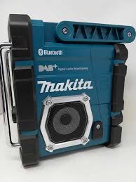 The makita radio features dab, is battery and mains powered, waterproof plus much more! Makita Dmr 112 Baustellenradio Mit Dab Und Kaufland De