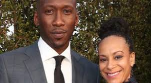 Mahershala Ali muestra la primera foto su hija Bari Najma
