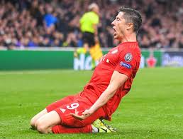 Una finale inedita, senza tifosi in una città bellissima con i parigini per la prima volta a giocarsi la coppa dalle grandi orecchie, dopo aver sconfitto nei giorni scorsi atalanta e lipsia. Psg Bayern Monaco La Finale Di Champions League Gratis In Tv E In Streaming Il Veggente