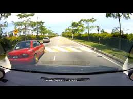 Dua pemuda maut motosikal langgar kereta terkini mp3 & mp4. Gara Gara Mengantuk Lelaki Langgar Motosikal Di Jb