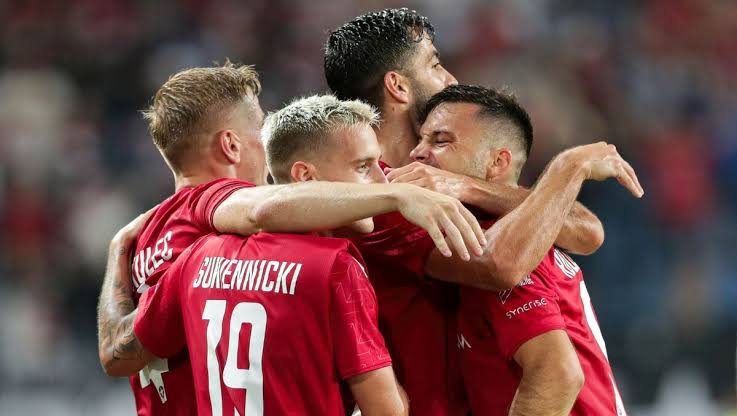 Wisła Kraków wygrała rewanżowy mecz z FK Llapi. Biała Gwiazda w 2. rundzie  eliminacji Ligi Europy | TVP SPORT