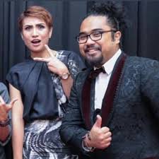 Melalui satu perkongsian di laman sosial twitter, johan raja lawak dilihat telah menunggang motorsikal miliknya untuk ke pejabat era fm. Johan Raja Lawak Posts Facebook