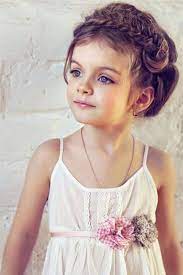 Coiffure Petite Fille Mariage 30 Superbes Idees Pour Les Fillettes D Honneur Coiffure Petite Fille Mariage Coiffure Petite Fille Coiffure Fillette Mariage