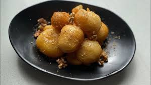 How To Make Loukoumades Dimi S Baking Baking Honey Puffs Honey And Cinnamon