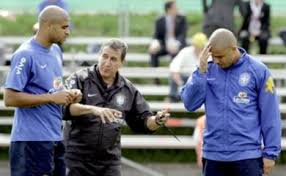 تحدث دي لا فوينتي مدرب منتخب إسبانيا الأولمبي، قبل مواجهة أستراليا الهامة الثانية والنصف ظهر غداً، الأحد، ضمن منافسات الجولة الثانية. ØµØ­ÙŠÙØ© Ø§Ù„Ø£ÙŠØ§Ù… Ø§Ù„Ù…Ù†ØªØ®Ø¨ Ø§Ù„Ø¨Ø±Ø§Ø²ÙŠÙ„ÙŠ ÙÙŠ Ø§Ø®ØªØ¨Ø§Ø± Ø£Ø³ØªØ±Ø§Ù„ÙŠ ØµØ¹Ø¨ Ø¹Ù„Ù‰ Ù‚Ù…Ø© Ø§Ù„Ù…Ø¬Ù…ÙˆØ¹Ø© Ø§Ù„Ø³Ø§Ø¯Ø³Ø©