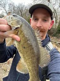 Getting close to being super cold out so I knew I had to get out today and  I'm happy I did. Smallies were hitting and it couldn't have been better.
