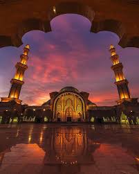 Syaitan akan mengikat kamu dengan 3 simpulan pada belakang kepala ketika kamu tidur. Golden Reflections Sunset At Masjid Wilayah Persekutuan Federal Territory Mosque In Kuala Lumpur Malaysia After Days Of Constant Haze And Dul Desain Islam