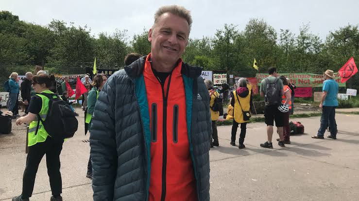 TV presenter Chris Packham says he supports measures taken by  environmentalist campaigners | ITV News Border