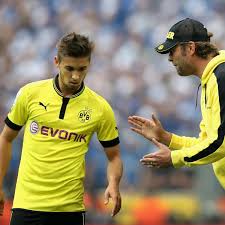 Leitner, 28, joined the canaries from augsburg in january 2018, initially on loan, and went on to help the squad secure the sky bet championship title. Moritz Leitner Blickt Auf Schwierige Bvb Zeit Zuruck Und Lobt Seinen Ex Trainer Jurgen Klopp Eurosport