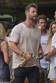 The official facebook page for chris hemsworth news! Chris And Liam Hemsworth Attend Make It Rain Bushfire Event Daily Mail Online