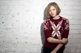 We have all seen stars with wavy, curly hair, but none of us have ever seen a star whose hair looks straight. 456521 Title Celebrity Chloe Grace Moretz Actresses Chloe Moretz Short Hair 3063x2000 Download Hd Wallpaper Wallpapertip