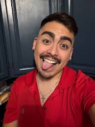 What a wonderful way to celebrate Wednesday, with WUV (love). . .  ¡Felicidades Alexandro and Jose Rodrigo! Congrats