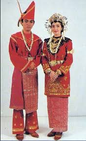 Warisan budaya tetap lestari, namun juga mengikuti perkembangan zaman. Kumpulan Pakaian Adat Indonesia Dari Sabang Sampai Merauke Blog Unik