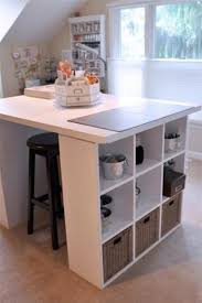 Foto Tolles Arbeitszimmer Und Gut Organisiert Was Man Nicht So Alles Aus Einem Ikea Expedit Regal Machen Kann Sehr Kr Craft Room Tables Ikea Table Top Design