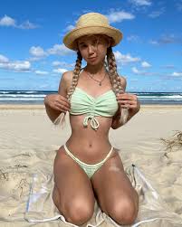 Alisa Goldfinch Shared Seafoam Bikini Pictures on Her Instagram, January  2022 • Celebskart