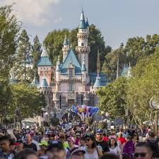 Disneyland Frau Lost Nach 34 Jahren Eintrittskarte Fur Freizeitpark Ein Stern De