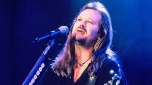 Click here to listen to the latest from hillsong young & free: Travis Tritt Brings The Audience To Their Feet With 2002 Performance Of Great Day To Be Alive Country Rebel