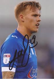 OLDHAM: LEE ERWIN SIGNED 6x4 ACTION PHOTO+COA