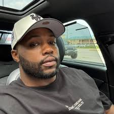 Why 🙄just crowding the pilot for no reason , it's not even the best truck  stop