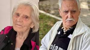 Dušan, Aleksandar i Uroš sa deka Ratomirom po badnjak: Pomagao i praunuk  Boško koji ima samo tri godine